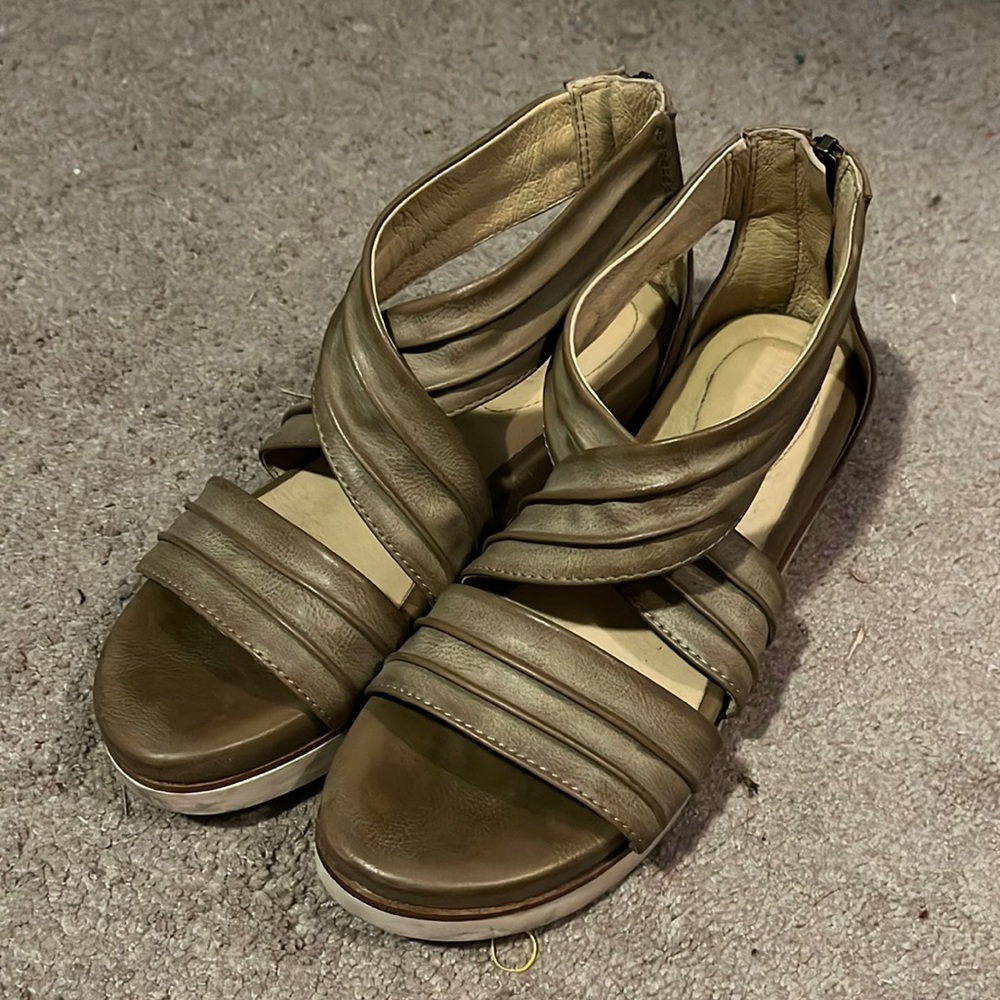 Bussola sandals, lightly worn
